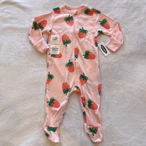 Old Navy Baby girl 2 way zip footed pajama 3-6 months